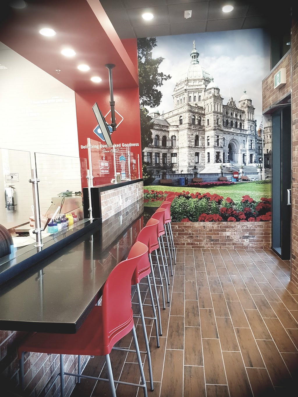 Dominos | 1070 Foul Bay Rd, Victoria, BC V8S 4J2, Canada | Phone: (778) 265-7817