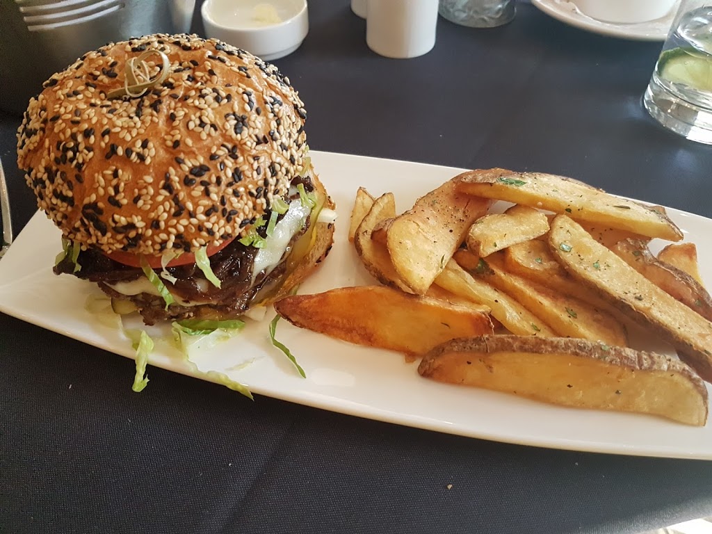 Eatery 101 | 2000 Talbot Rd, Windsor, ON N9A 6S4, Canada | Phone: (519) 972-2726