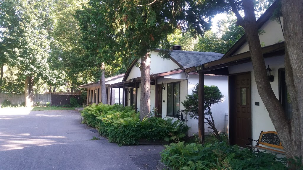 Chalets Beaconsfield Motel | 505 Boulevard Beaconsfield, Beaconsfield, QC H9W 4C5, Canada | Phone: (514) 694-7604