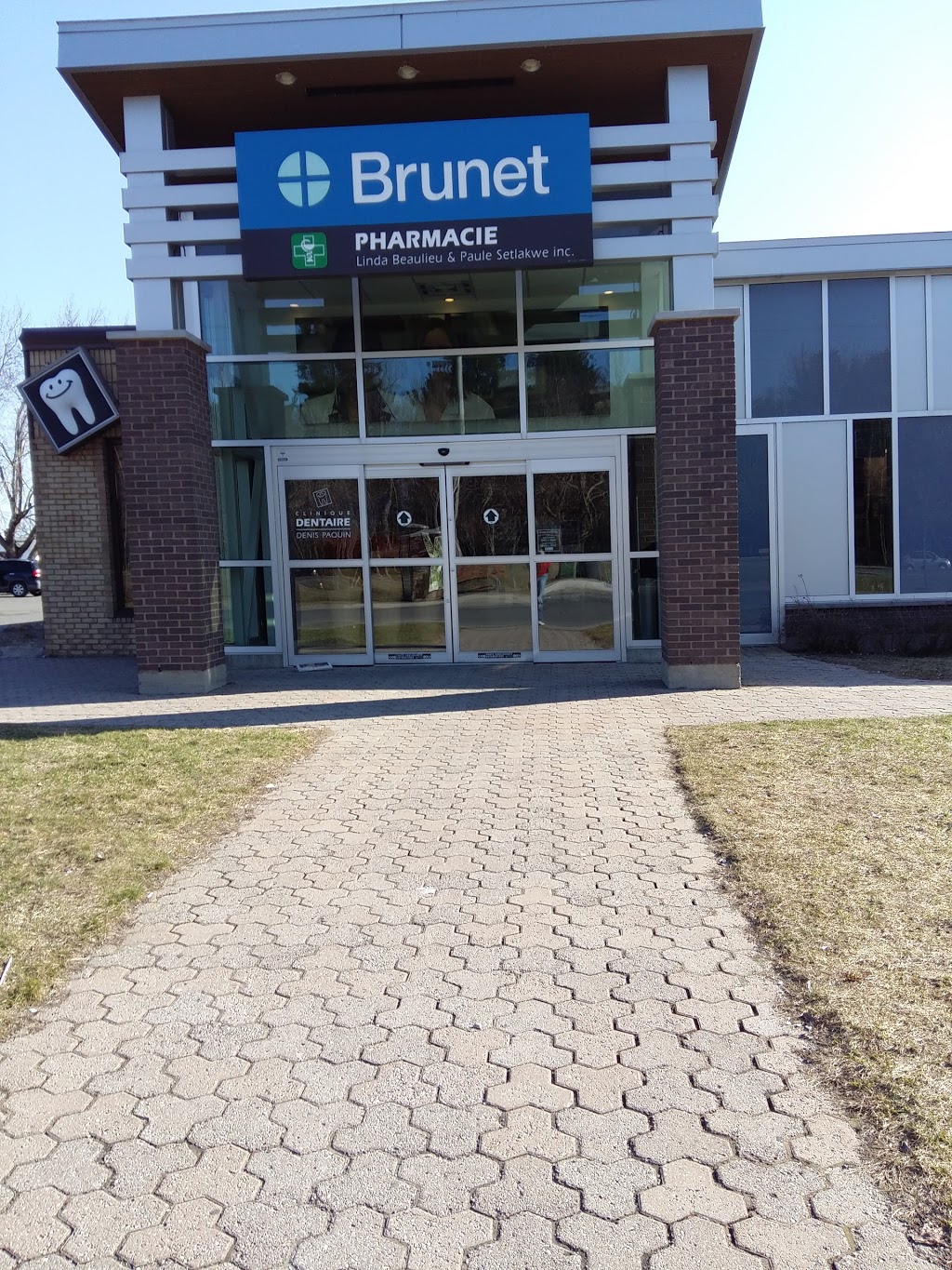 Brunet L. Beaulieu, P. Setlakwe, pharm. prop. Affiliées | 3745 Rue Georges Couture, Drummondville, QC J2B 7P4, Canada | Phone: (819) 477-4111