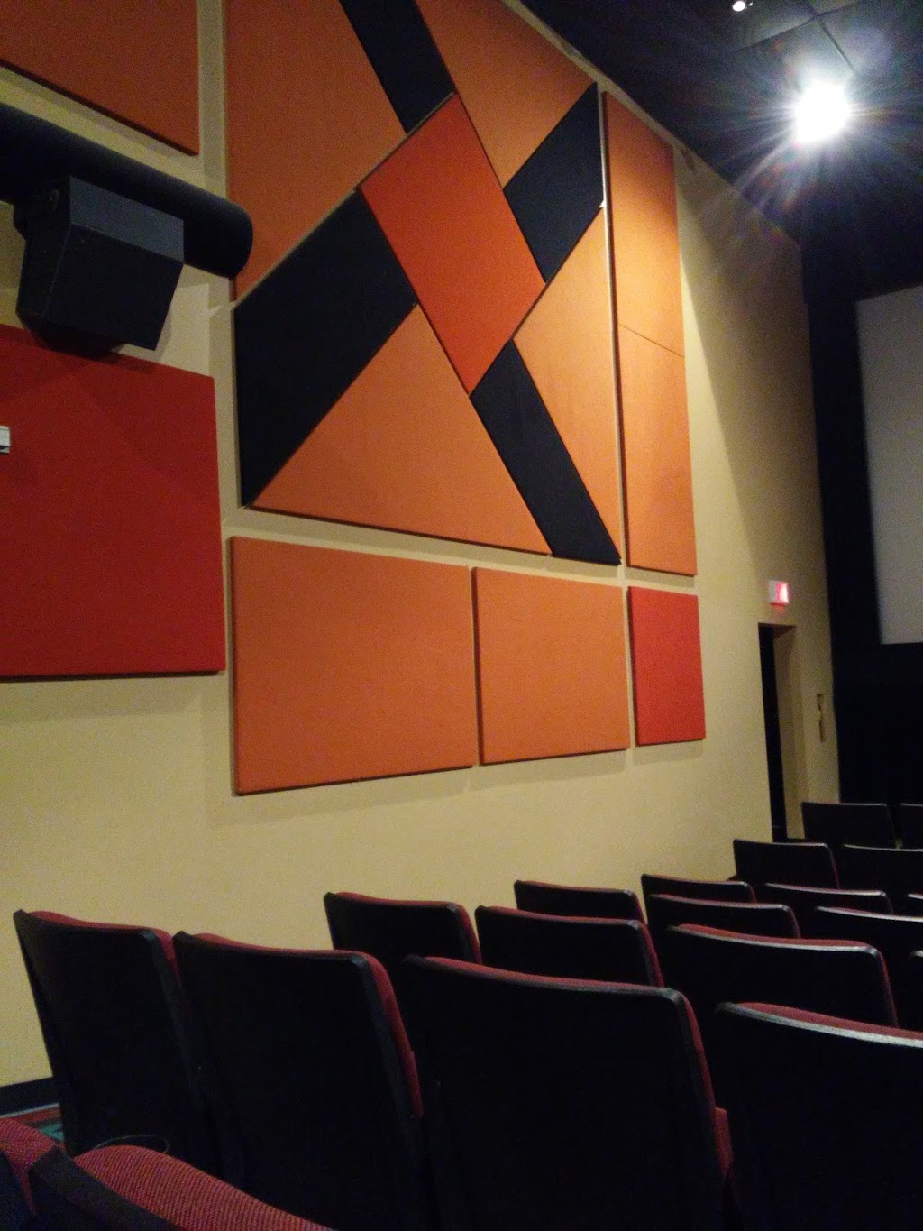 Cinéma Cineplex Odeon Carrefour Dorion | 391 Bd Harwood, Vaudreuil-Dorion, QC J7V 7W1, Canada | Phone: (450) 455-9853