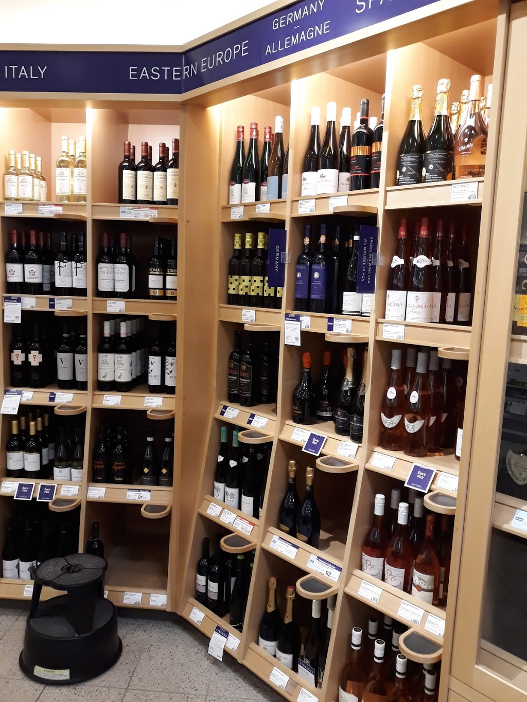 LCBO | 1385 Carling Avenue Hampton Park Plaza, Ottawa, ON K1Z 7L6, Canada | Phone: (613) 728-6746