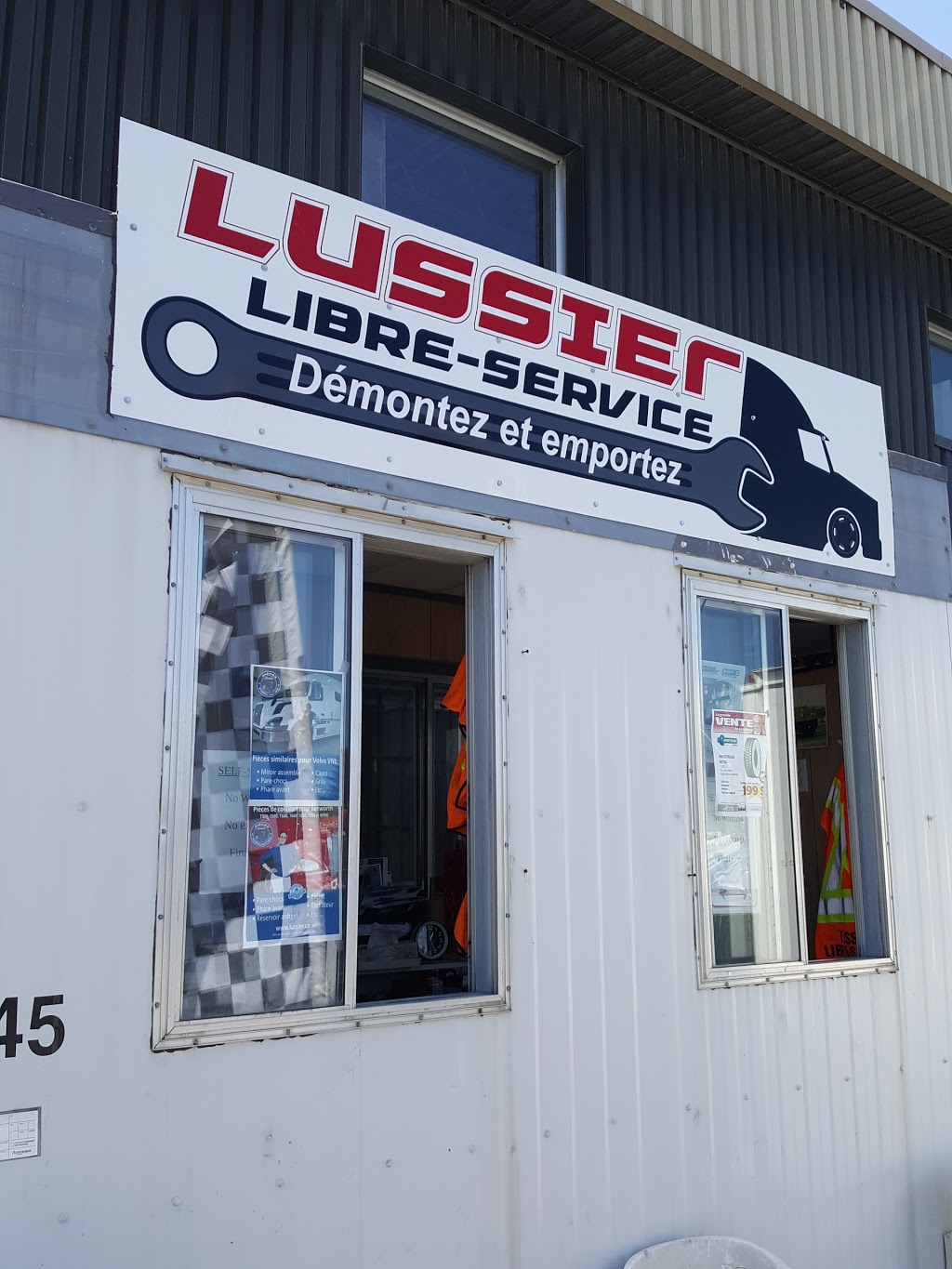 Camions Lussier-Lussicam inc. | 1341 Rue Principale, Sainte-Julie, QC J3E 0C4, Canada | Phone: (450) 649-1265