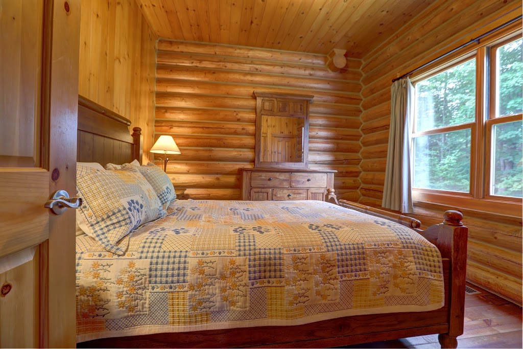 Chalet no. 85 by Fiddler Lake Resort® (Cerf-Deer) | 23 Chem. du Grand-Pic, Mille-Isles, QC J0R 1A0, Canada | Phone: (800) 721-0371