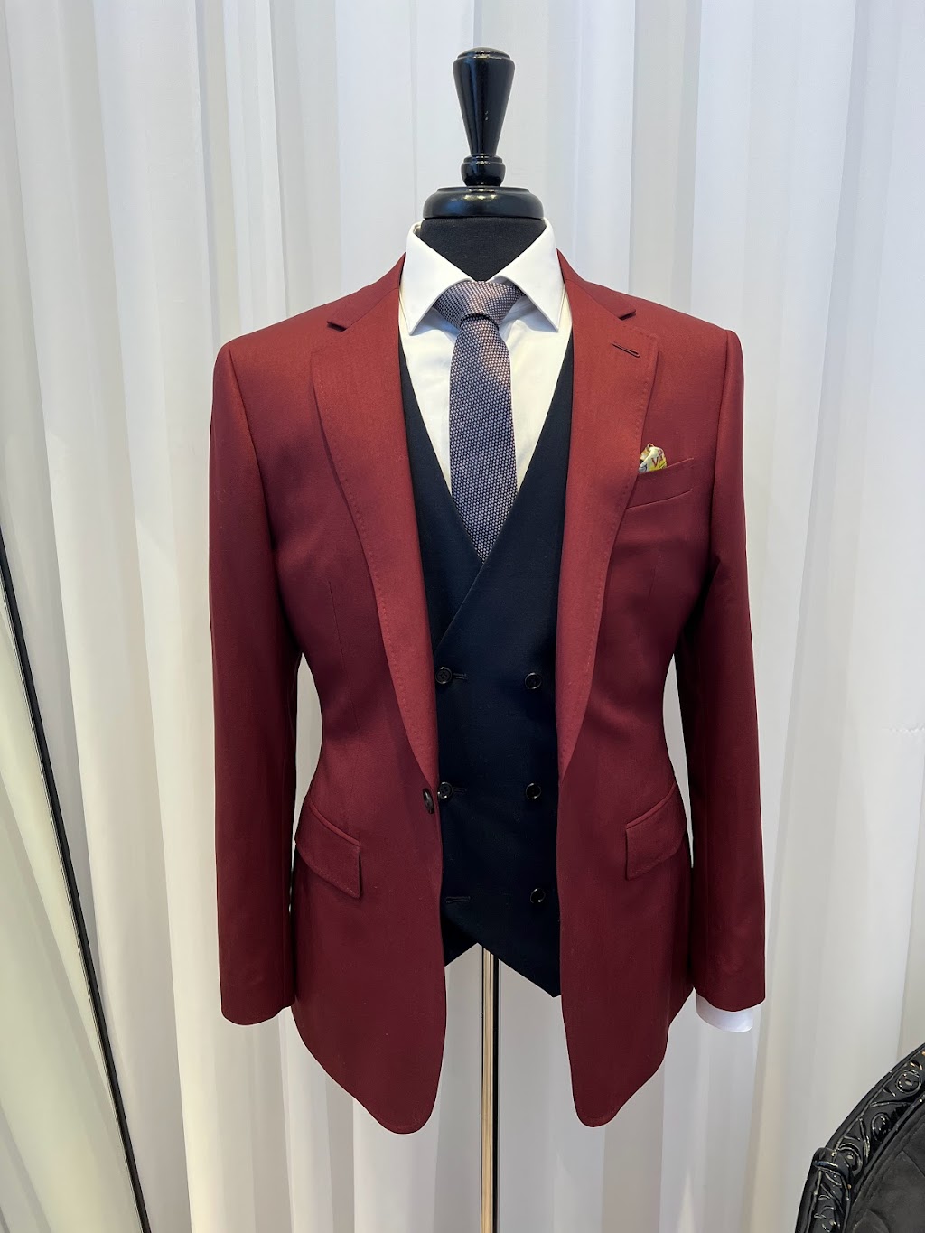 GLORIUS - CUSTOM SUITS | 151 De la, Rue de la Rotonde, Verdun, QC H3E 0E1, Canada | Phone: (819) 446-3232