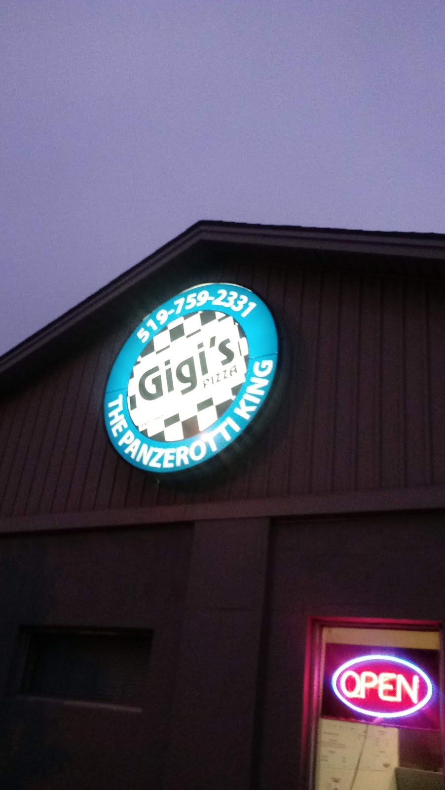 Gigis Pizza | 68 Colborne St W, Brantford, ON N3T 1K5, Canada | Phone: (519) 759-2331