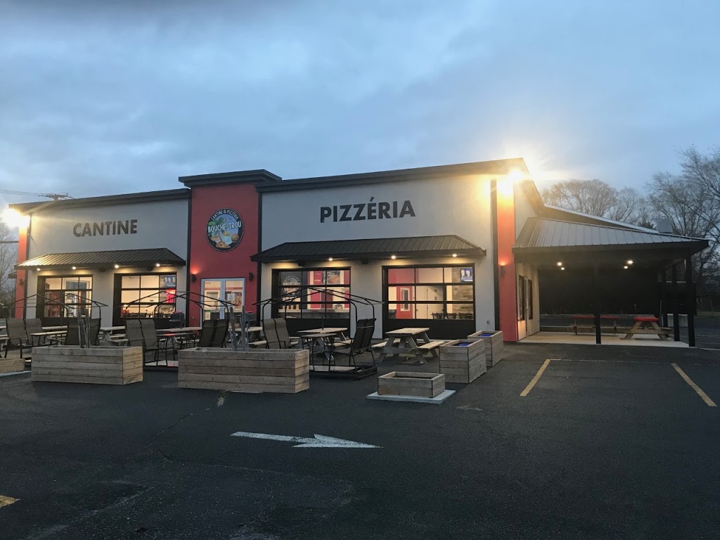 Cantine & Pizzéria Le Bouche-Trou | 11 Route 137 SUD, Sainte-Cécile-de-Milton, QC J0E 2C0, Canada | Phone: (450) 956-9595