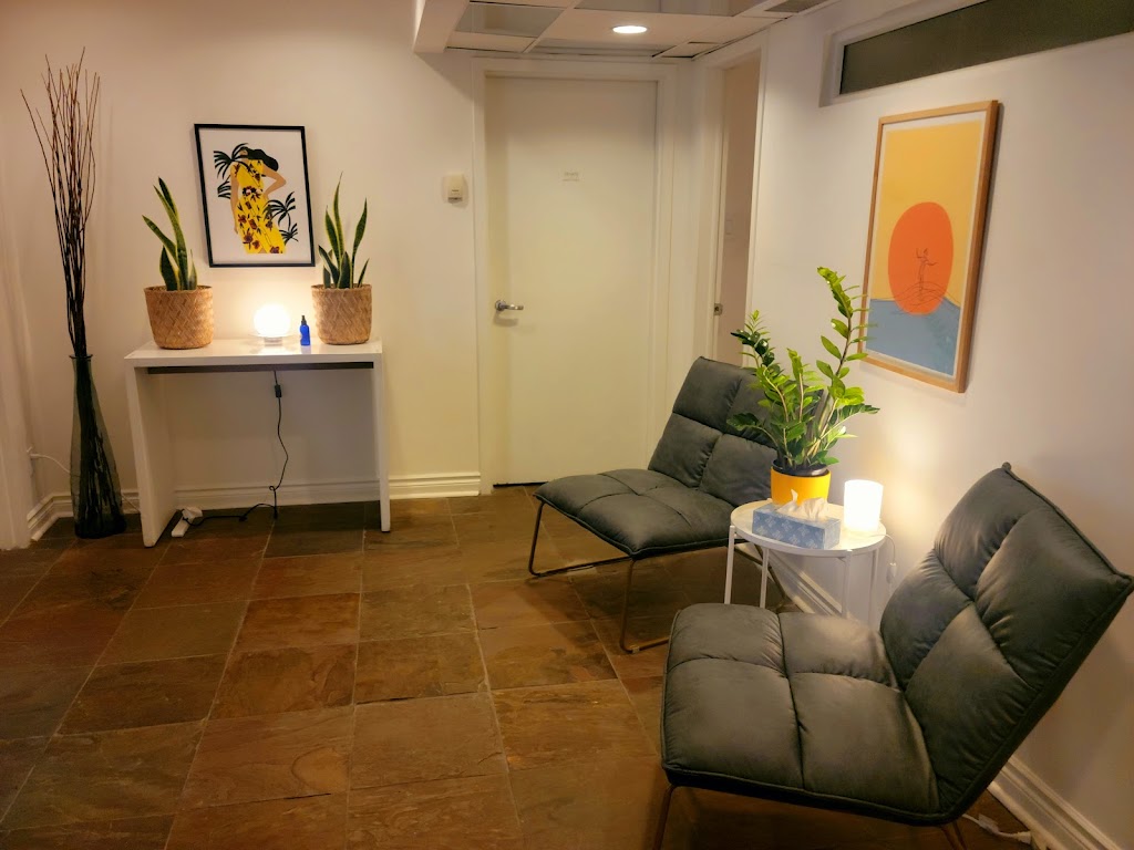 Auntie Flow | Acupuncture & Herbal Medicine | 1554 Dundas St W Lower Level, Toronto, ON M6K 1T8, Canada | Phone: (647) 223-4388