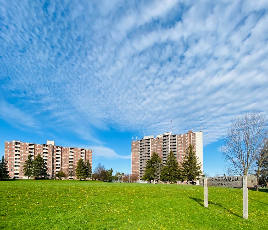 Riverwood Park | 22 Kozlov St, Barrie, ON L4N 5E6, Canada | Phone: (705) 726-4242