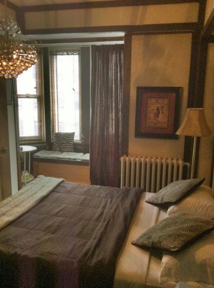 Celebrities Hotel | 1095 Rue Saint-Denis, Montréal, QC H2X 3J3, Canada | Phone: (514) 849-9688