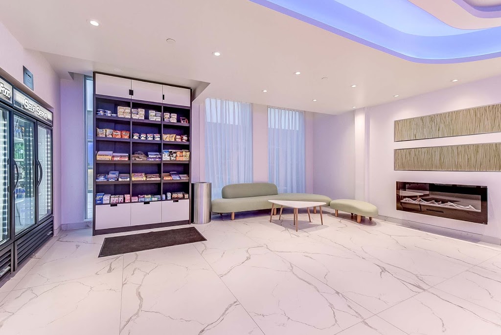 Est Hotel | 1790 Albion Rd, Etobicoke, ON M9V 4J8, Canada | Phone: (416) 747-7676