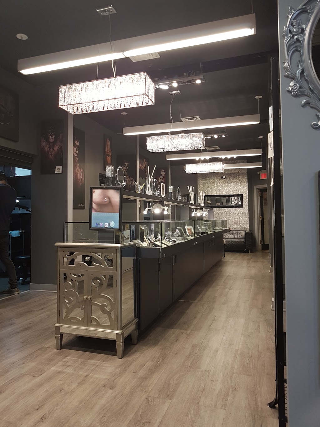 XS Tattoo & Piercing Pointe-Claire | 999 Boul Saint-Jean, Pointe-Claire, QC H9R 5M3, Canada | Phone: (514) 630-4848