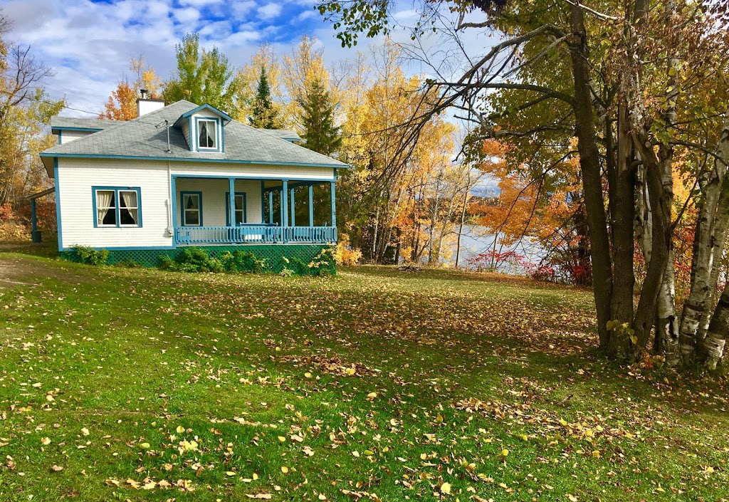 Chalet Des Bouleaux | 130 Ch Hormidas Bondu, Notre-Dame-de-Pontmain, QC J0W 1S0, Canada | Phone: (819) 597-2957