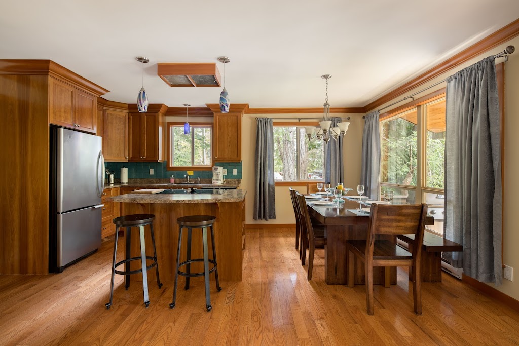 Gorge Harbour Marina Resort | 1374 Hunt Rd, Whaletown, BC V0P 1Z0, Canada | Phone: (250) 935-6433