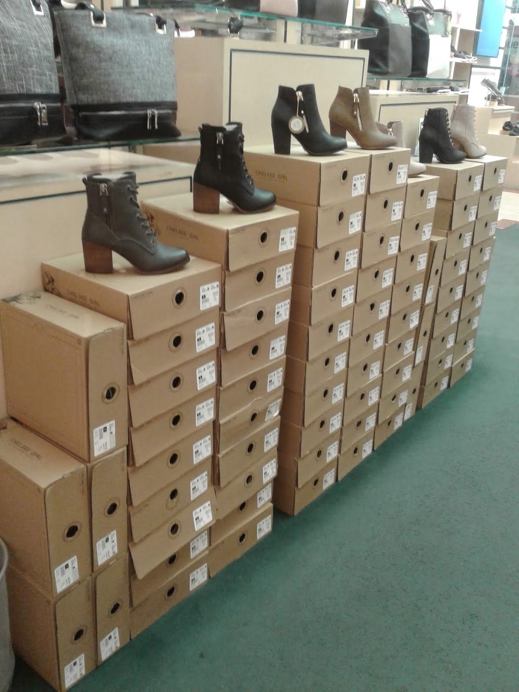 Chaussures Yellow | Carrefour St-Georges, 8585 Bd Lacroix, Saint-Georges, QC G5Y 5L6, Canada | Phone: (418) 228-3970