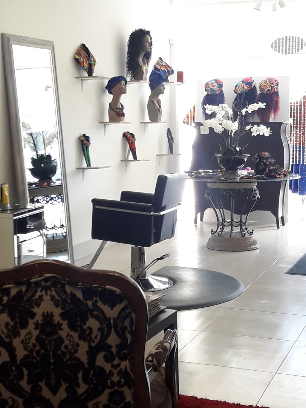 Chiggys Touch Hair Boutique | 2051 Weston Rd, York, ON M9N 1X7, Canada | Phone: (416) 619-5477