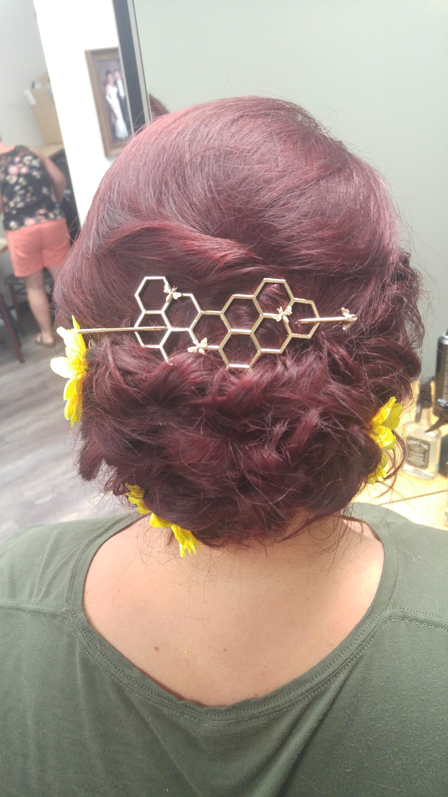 Village Hair Works | 8999 Victoria St, Metcalfe, ON K0A 2P0, Canada | Phone: (613) 821-0917