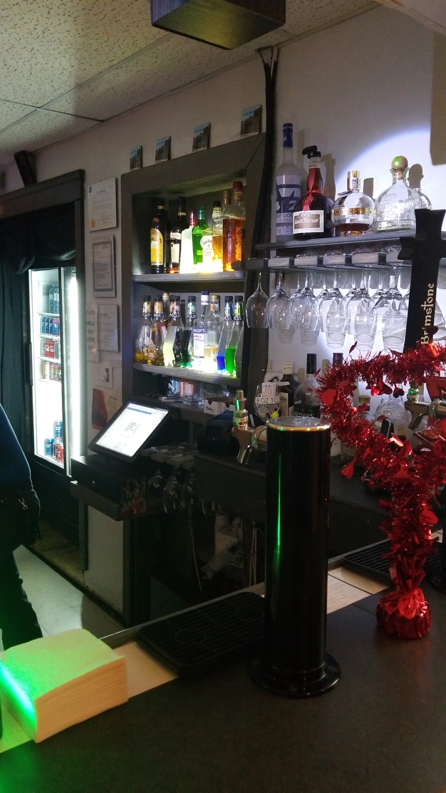 Quasis Cafe and Lounge | 575 Central Ave, Fort Erie, ON L2A 6T4, Canada