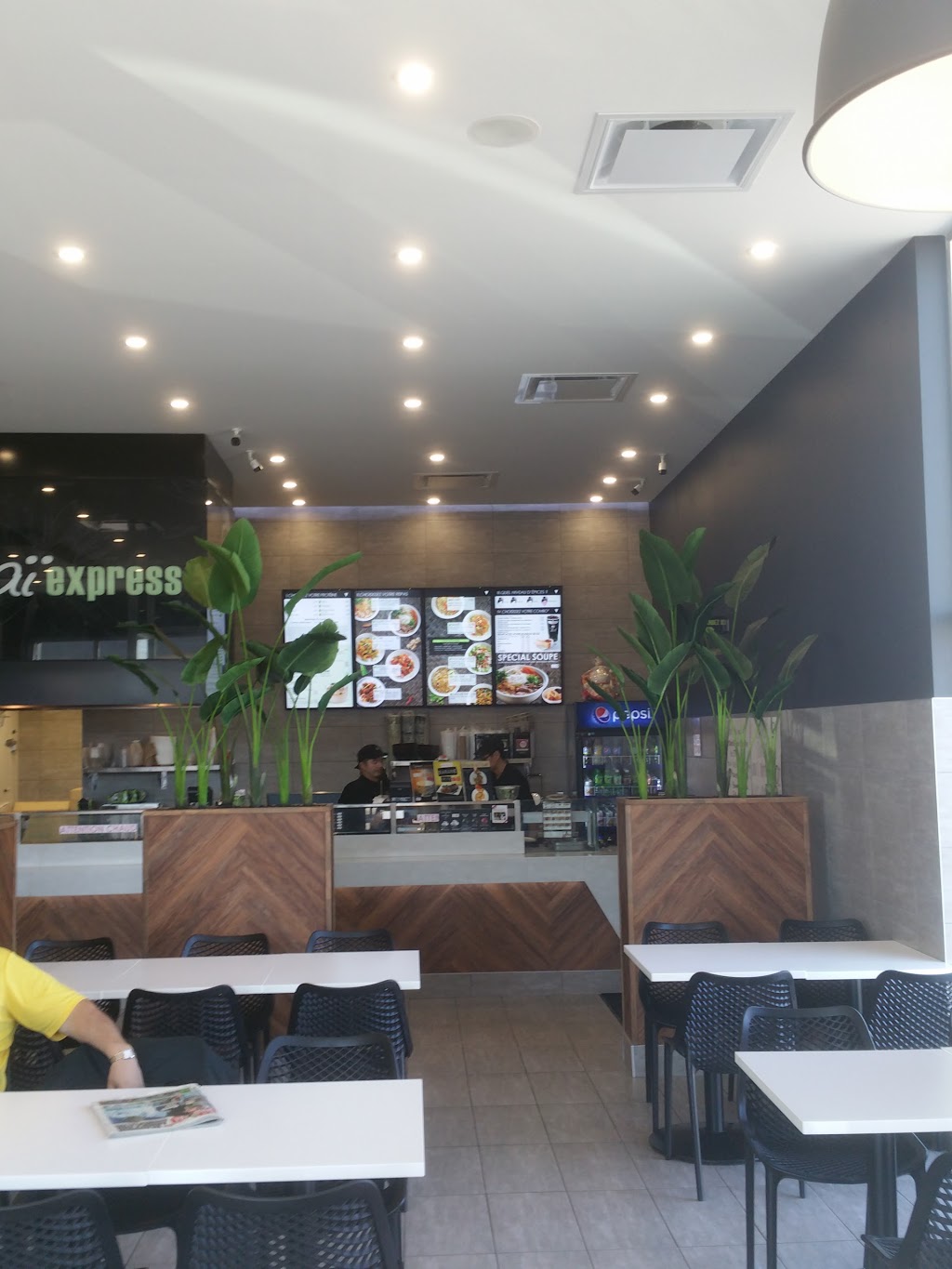 Thai Express | 788 Montée de St Sulpice, Place Marquis, LAssomption, QC J5W 2T5, Canada | Phone: (450) 589-8880