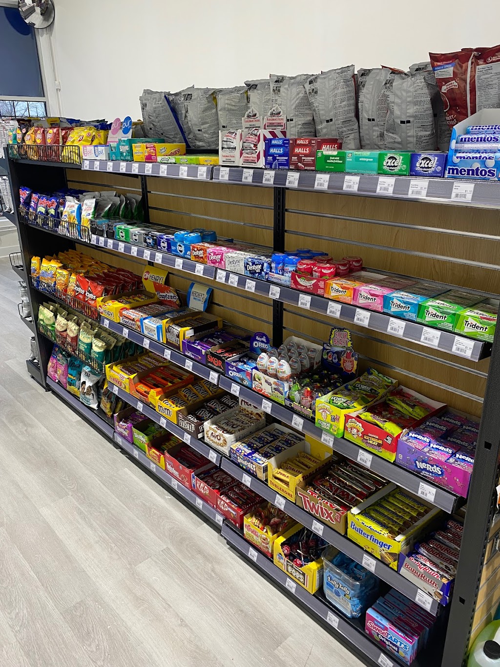 B&G Convenience | 3945 Doug Leavens Blvd, Mississauga, ON L5N 6V9, Canada | Phone: (905) 824-2209