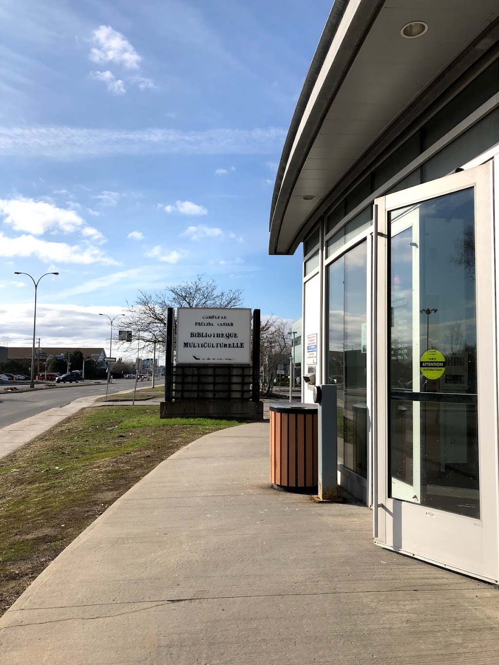 Multiculturelle Public Library of Laval | 1535 Bd Chomedey, Laval, QC H7V 3Z4, Canada | Phone: (450) 978-5995