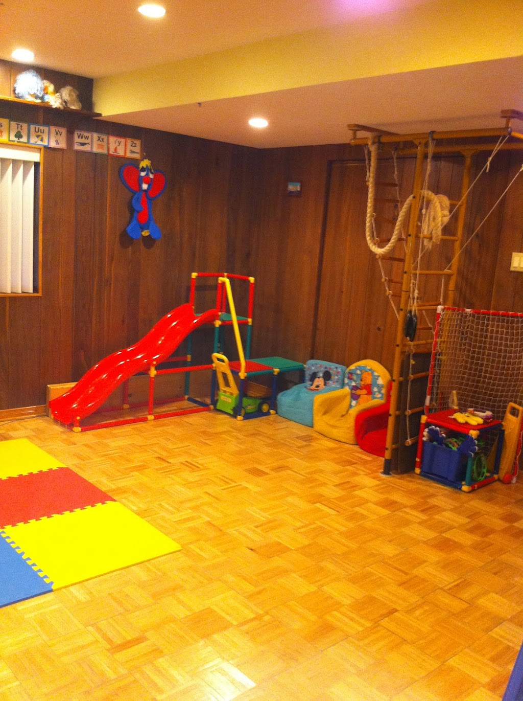Garderie Malysh | 5654 Wolseley Ave, Côte Saint-Luc, QC H4W 2L3, Canada | Phone: (514) 892-6665
