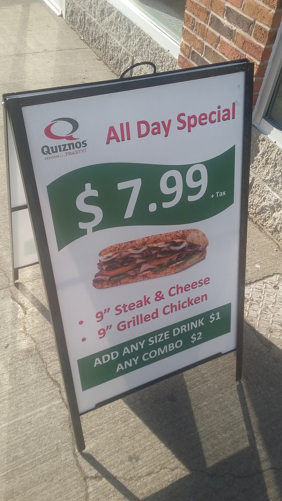 Quiznos | 960 Southdown Rd Unit C11, Mississauga, ON L5J 2Y4, Canada | Phone: (905) 855-0782