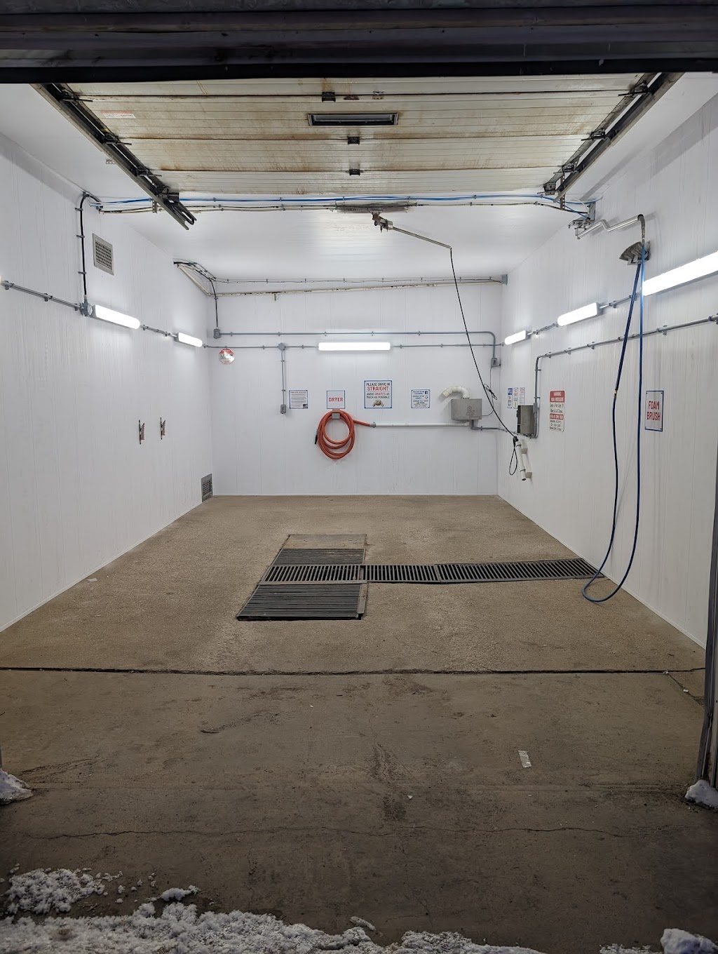 Carberry Self Serve Car Wash/Laundry and Dog Wash | 108 Main St, Carberry, MB R0K 0H0, Canada | Phone: (204) 573-8558