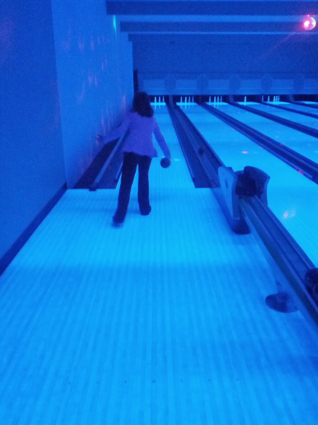 Miracle Lanes | 2375 Bevan Ave, Sidney, BC V8L 4M9, Canada | Phone: (250) 656-2431