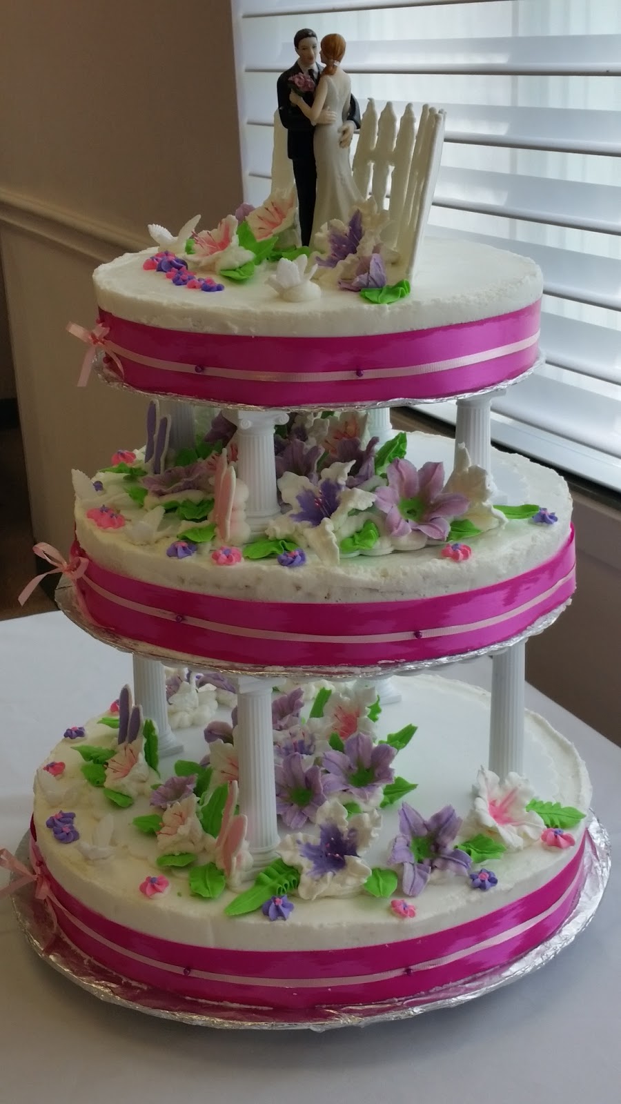 Extreme Floral and Cakes | 5 Sixth St, Belleville, ON K8N 4S4, Canada | Phone: (613) 743-7744