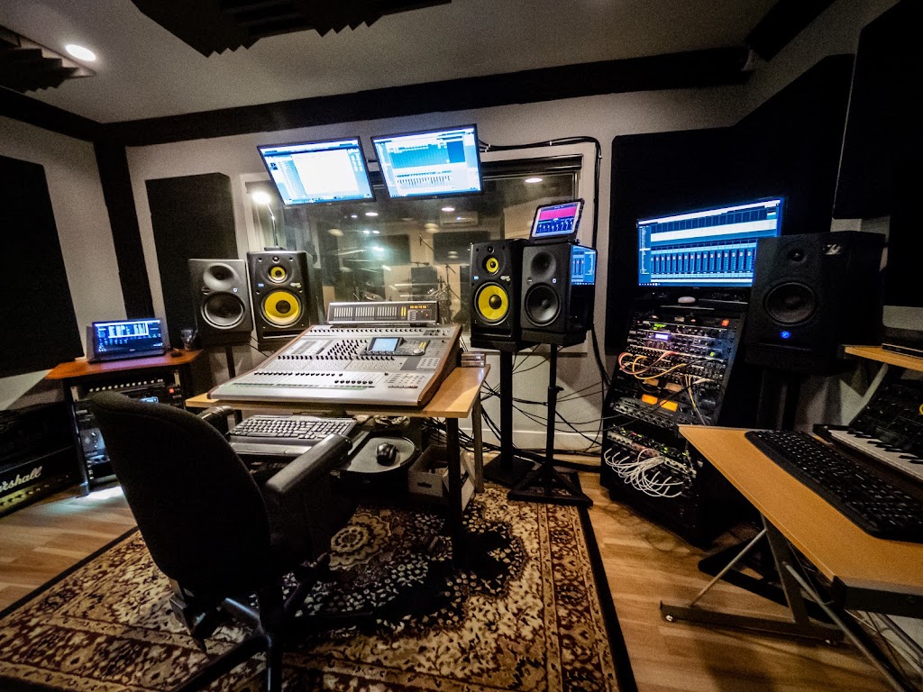 Stefanos Artfarm | 2920 Tillicum Rd, Victoria, BC V9A 2H3, Canada | Phone: (250) 686-7625
