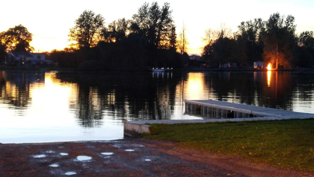 W.A Taylor Conservation Area | 3250 River Rd, Manotick, ON K4M 1B4, Canada | Phone: (613) 692-3571