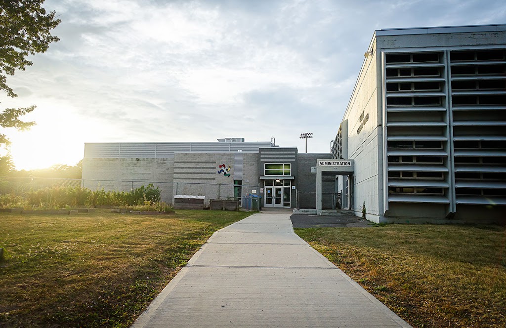 Primary School General Vanier | 4555 Rue Buies, Saint-Léonard, QC H1S 1J2, Canada | Phone: (514) 498-4848
