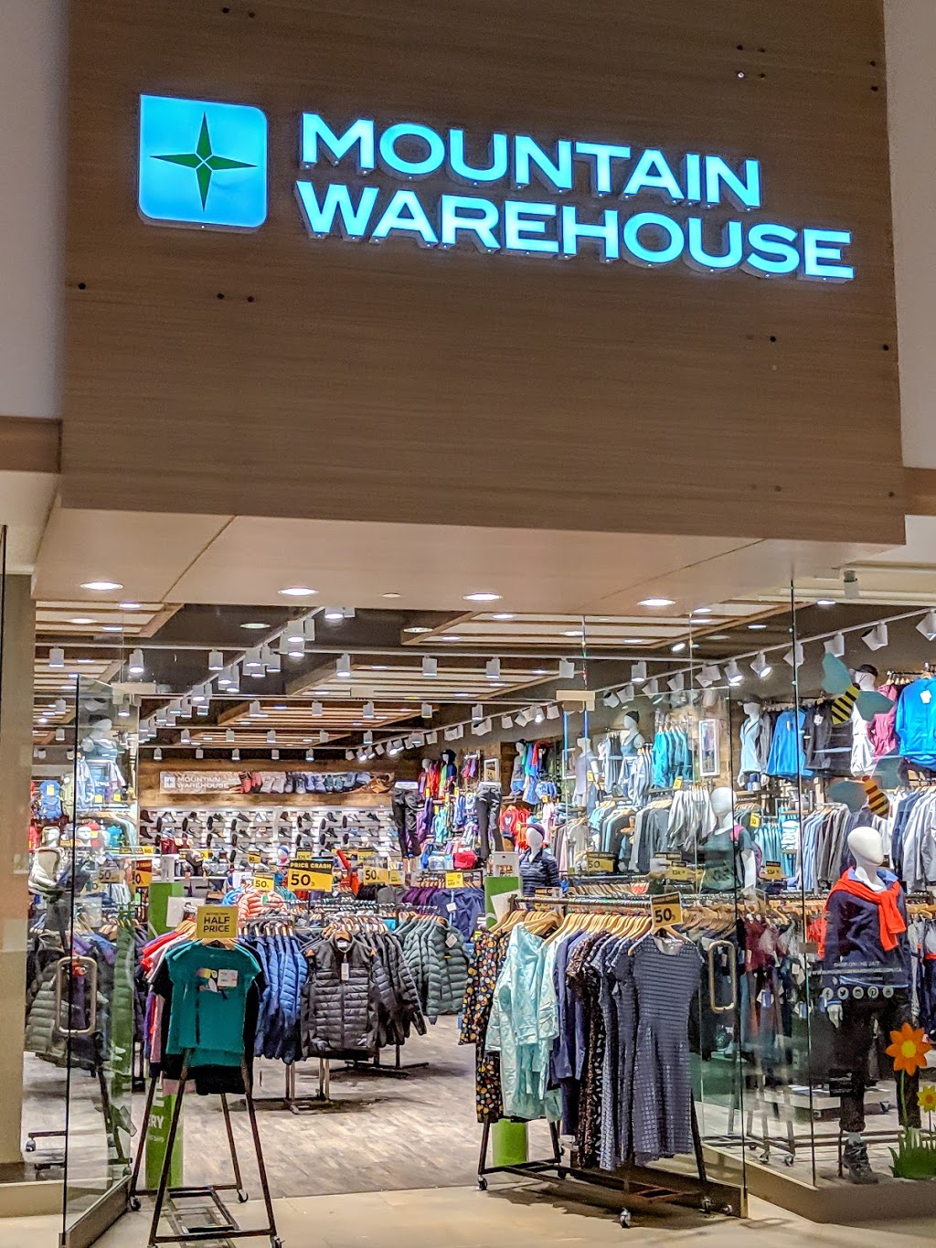 Mountain Warehouse | 1 Outlet Collection Way, Nisku, AB T9E 1J5, Canada | Phone: (780) 890-7777