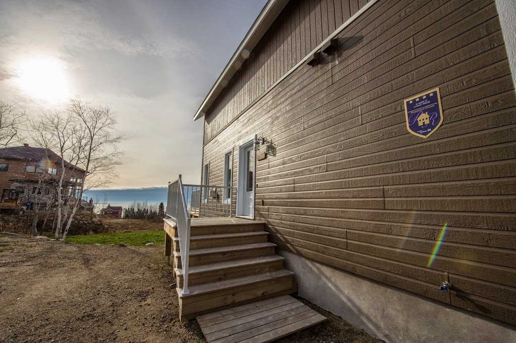 Prestige Charlevoix chalet Le Huppé | 2-4 Chemin des mûres, Petite-Rivière-Saint-François, QC G0A 2L0, Canada | Phone: (581) 982-5137