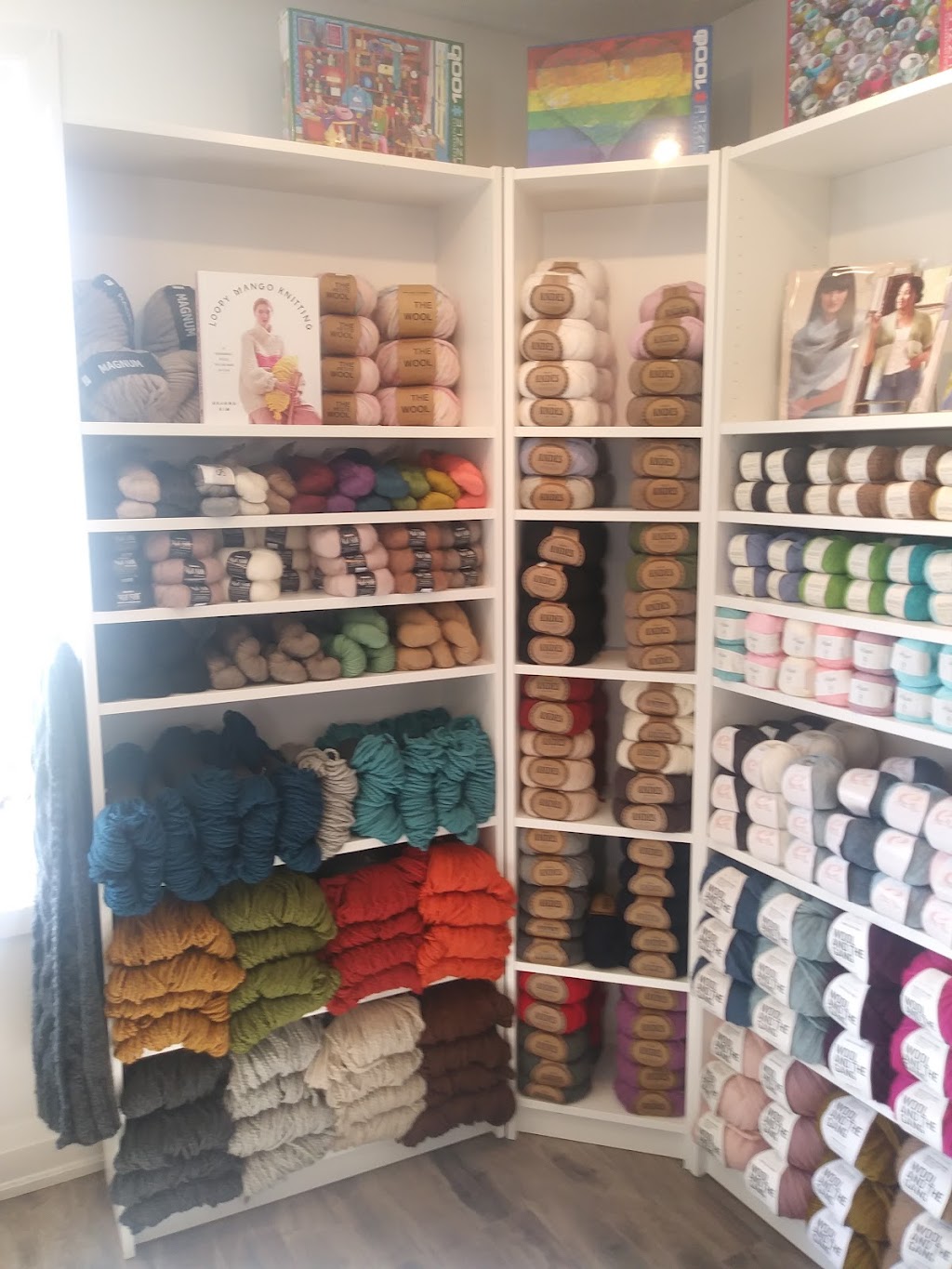 The Knitters Boutique Inc | 431 Pearl St, Burlington, ON L7R 2N2, Canada | Phone: (905) 631-3213