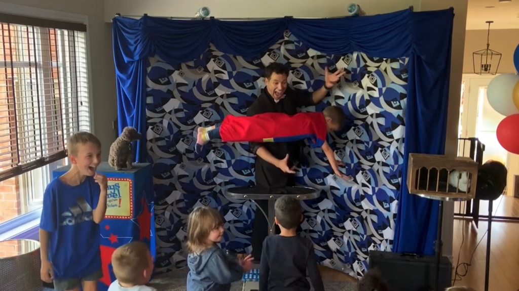 Magician Danys Hamel | 59 Rue de Vitré, Blainville, QC J7B 1Z3, Canada | Phone: (514) 895-6244