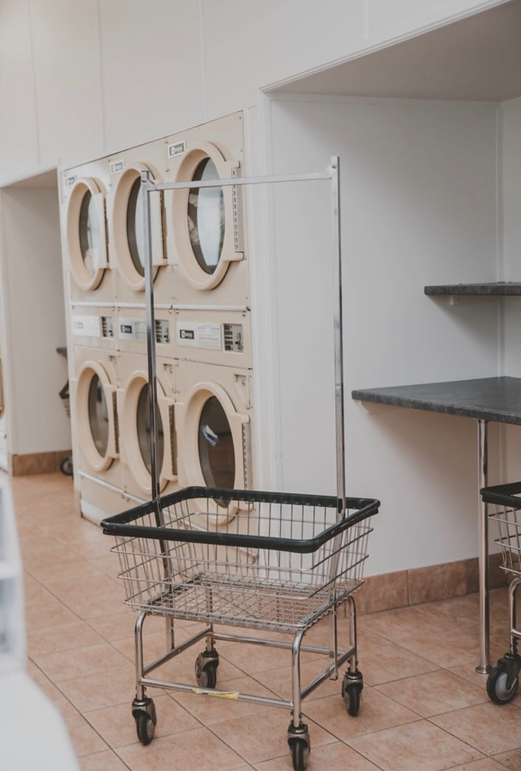 Alliston Mills Laundromat | 36 Young St, Alliston, ON L9R 1P8, Canada | Phone: (705) 435-7647