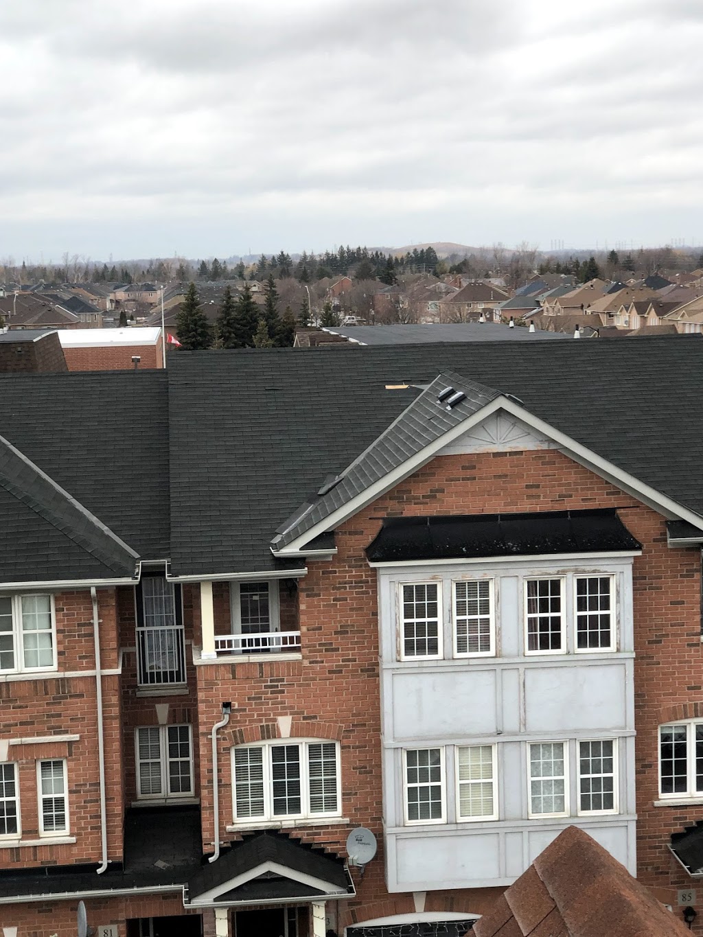 AZ Roofing | 1769 Britannia Rd E Unit 21, Mississauga, ON L4W 4E2, Canada | Phone: (416) 255-0000