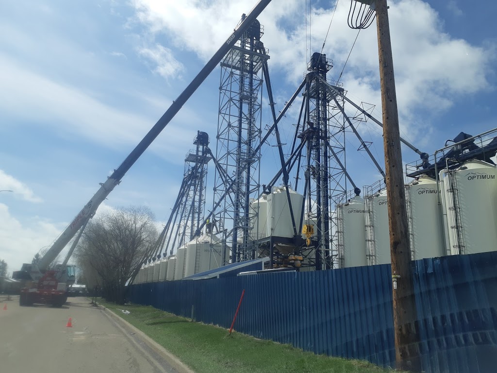 Custom Bulk | 920 Fleming Ave, Penhold, AB T0M 1R0, Canada | Phone: (403) 588-1207