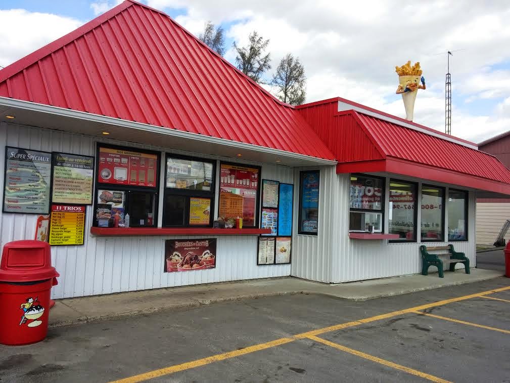 Pignon Rouge Louiseville | 491 Bd St Laurent E, Louiseville, QC J5V 1J1, Canada | Phone: (819) 228-3811