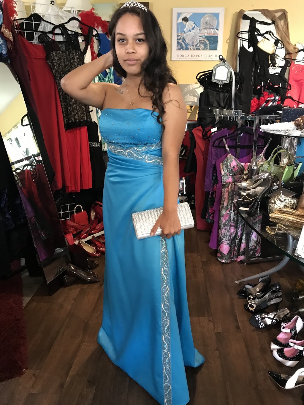My Little Dress Shop | 7146 Vipond Rd, Nanaimo, BC V9T 6H1, Canada | Phone: (250) 713-3434