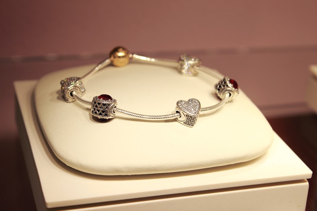 PANDORA Jewellery | jewelry store | 240 Leighland Ave #109, Oakville, ON L6H 3H6, Canada | 9058298527 OR +1 905-829-8527