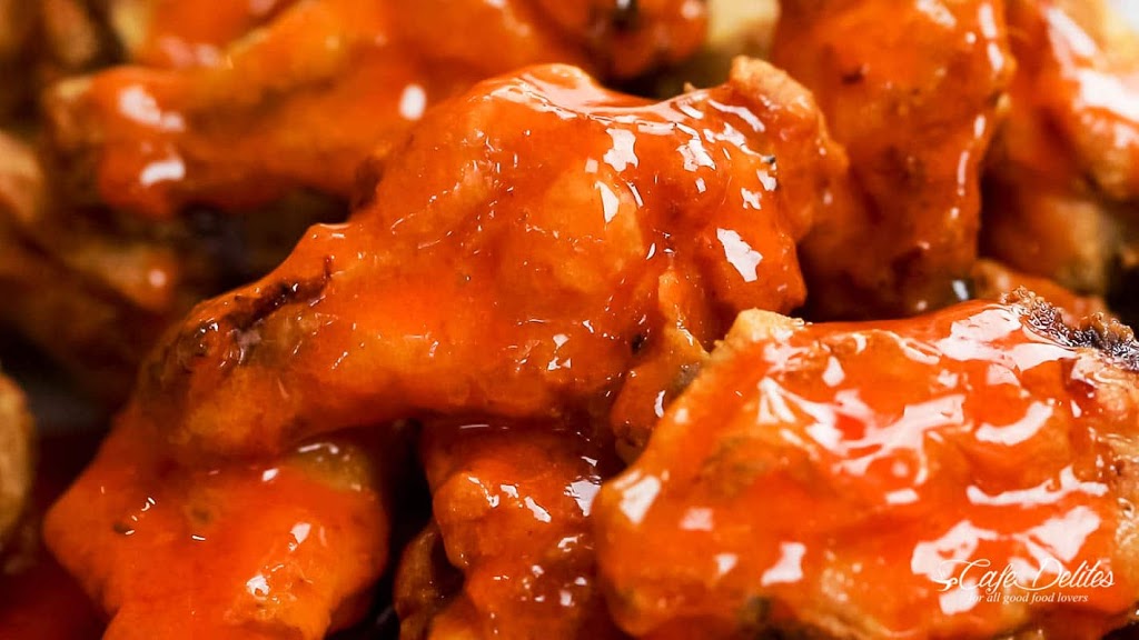 Hugos Bar & Grill | 451 Windmill Rd, Dartmouth, NS B3A 1J9, Canada | Phone: (902) 466-8222