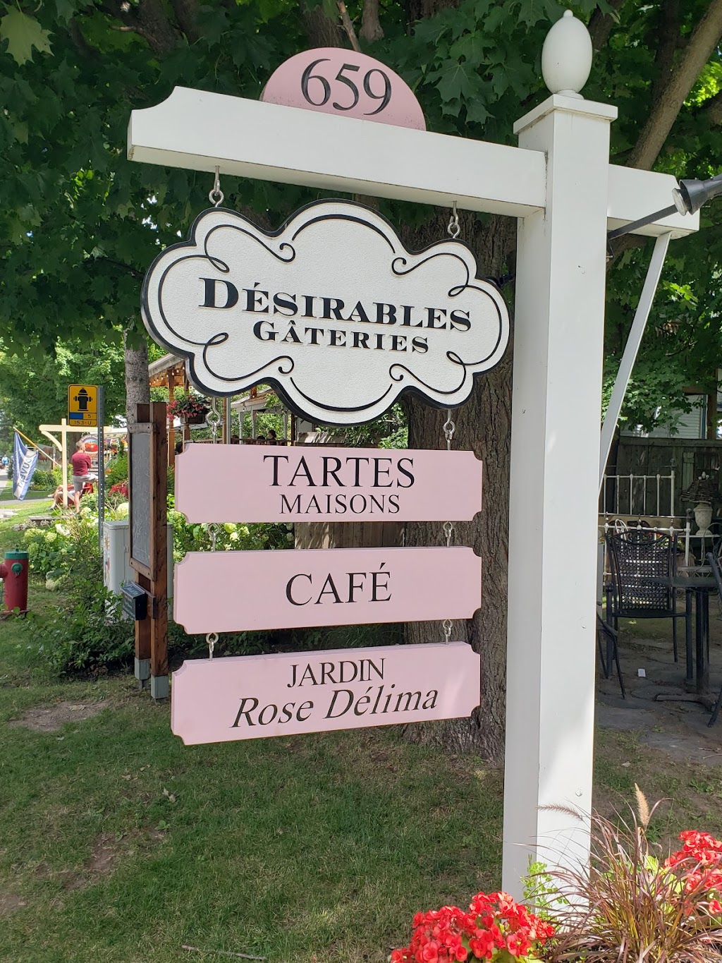 Désirables Gâteries | 659 Rue Shefford, Bromont, QC J2L 1C2, Canada | Phone: (450) 534-4785