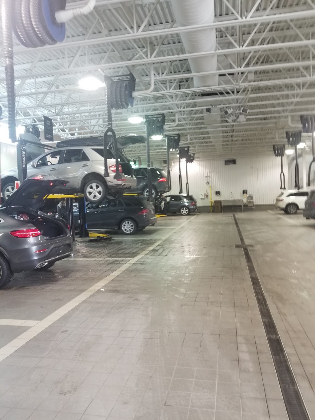 Mercedes-Benz Blainville | 10000 Rue du Plein Air, Mirabel, QC J7J 1S5, Canada | Phone: (450) 435-1313