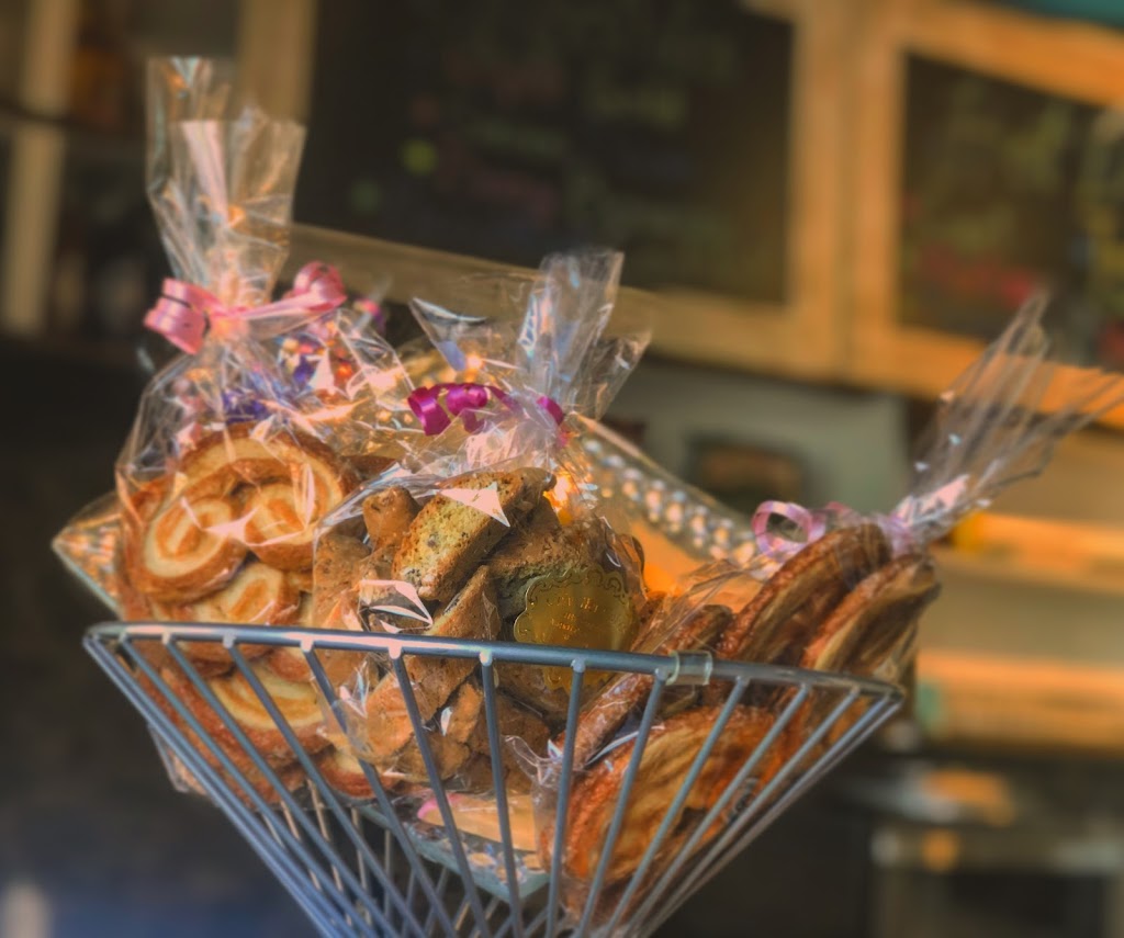 El Chiringuito | 17 Lock St, St. Catharines, ON L2N 5B6, Canada | Phone: (905) 934-7235
