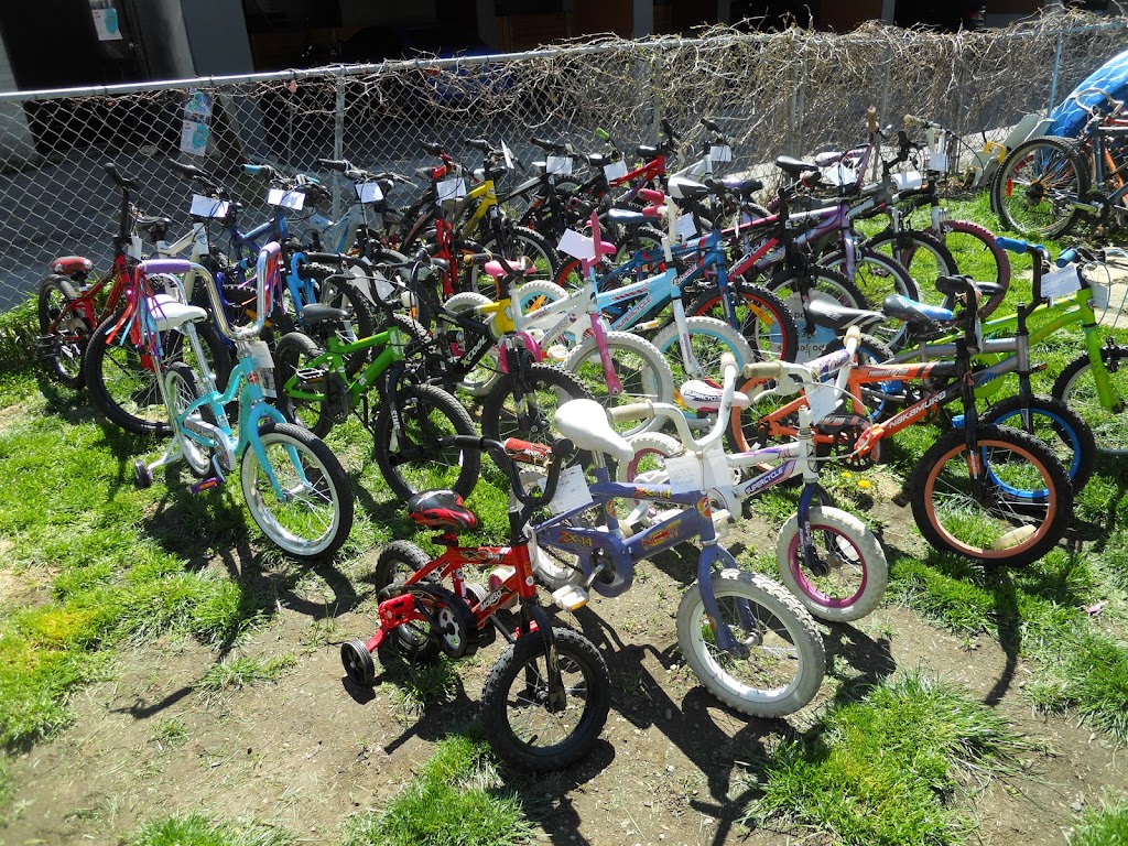 Atelier Vélo Re-Cycle | 7687 Rue Centrale, Montréal, QC H8P 1L7, Canada | Phone: (514) 777-9522