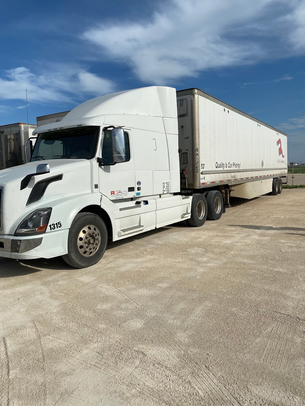 Red Arc Transport Inc. | 71 clover drive, Rosser, MB R0H 1E0, Canada | Phone: (204) 583-8666
