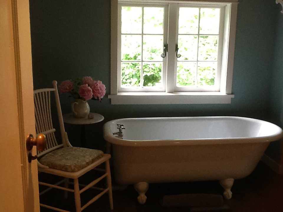 Perrywinkle Cottage | 692 Cedar Dr, Quathiaski Cove, BC V0P 1N0, Canada | Phone: (250) 285-3664